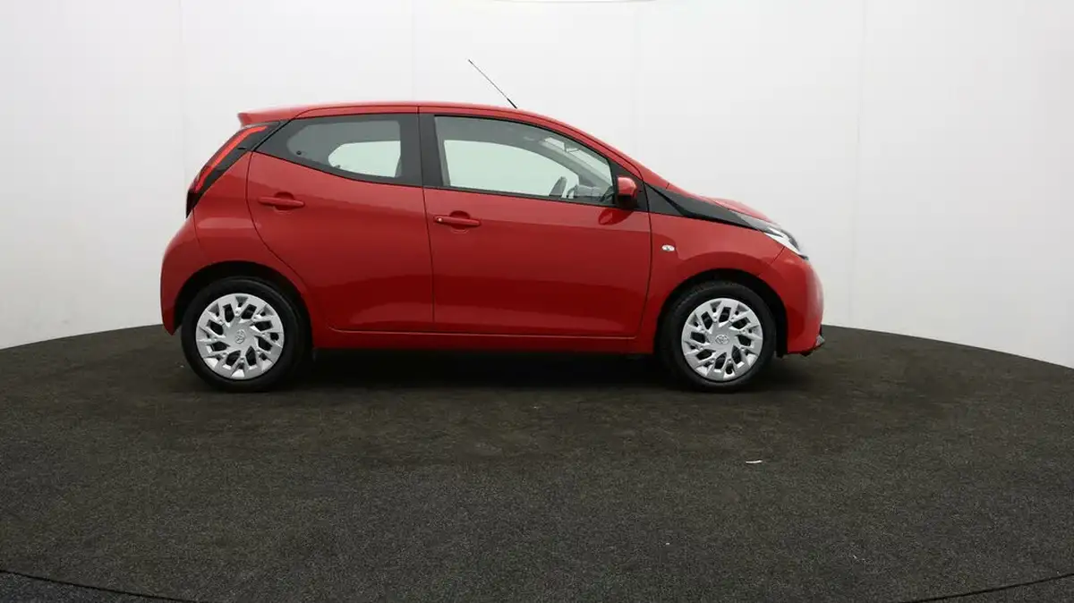2018-toyota-aygo-10-vvt-i-x-play-71bhp-5d-big-32