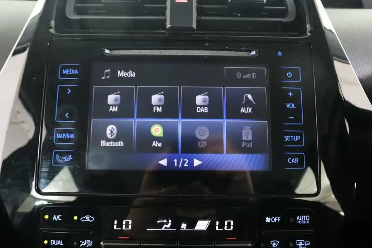 2018-toyota-prius-18-vvt-i-business-edition-plus-ss-big-50