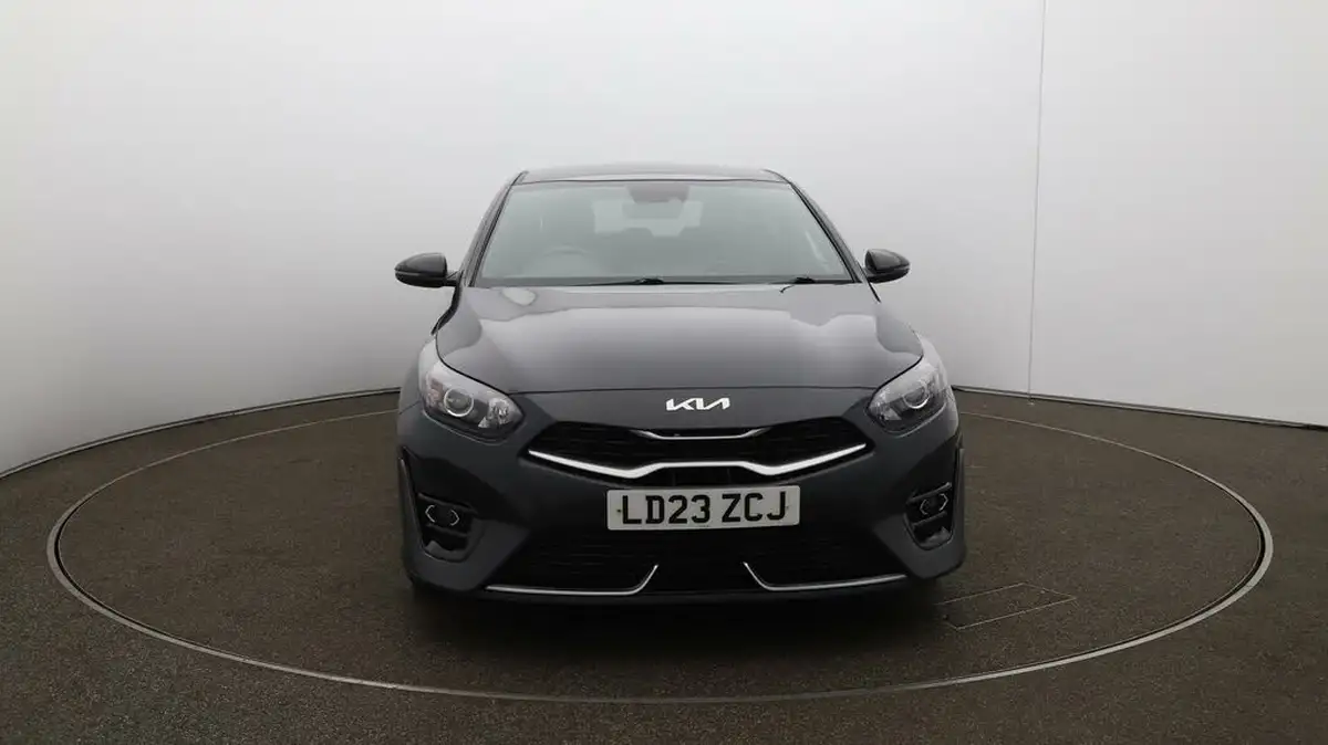 2022-kia-ceed-15-t-gdi-gt-line-big-2