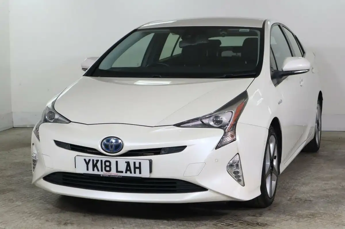 2018-toyota-prius-18-vvt-i-business-edition-plus-ss-big-2