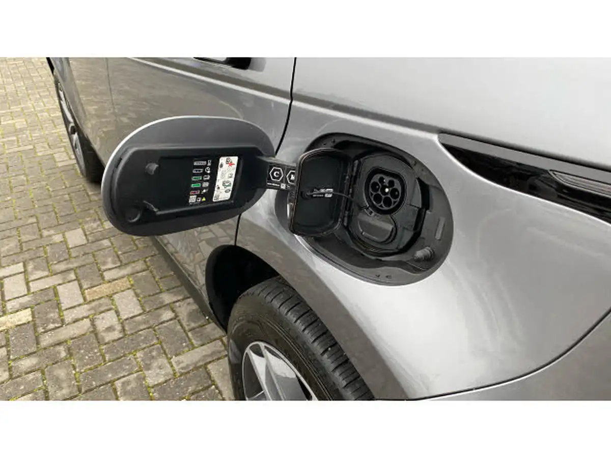 2024-land-rover-range-rover-evoque-15-p300e-dynamic-se-big-38