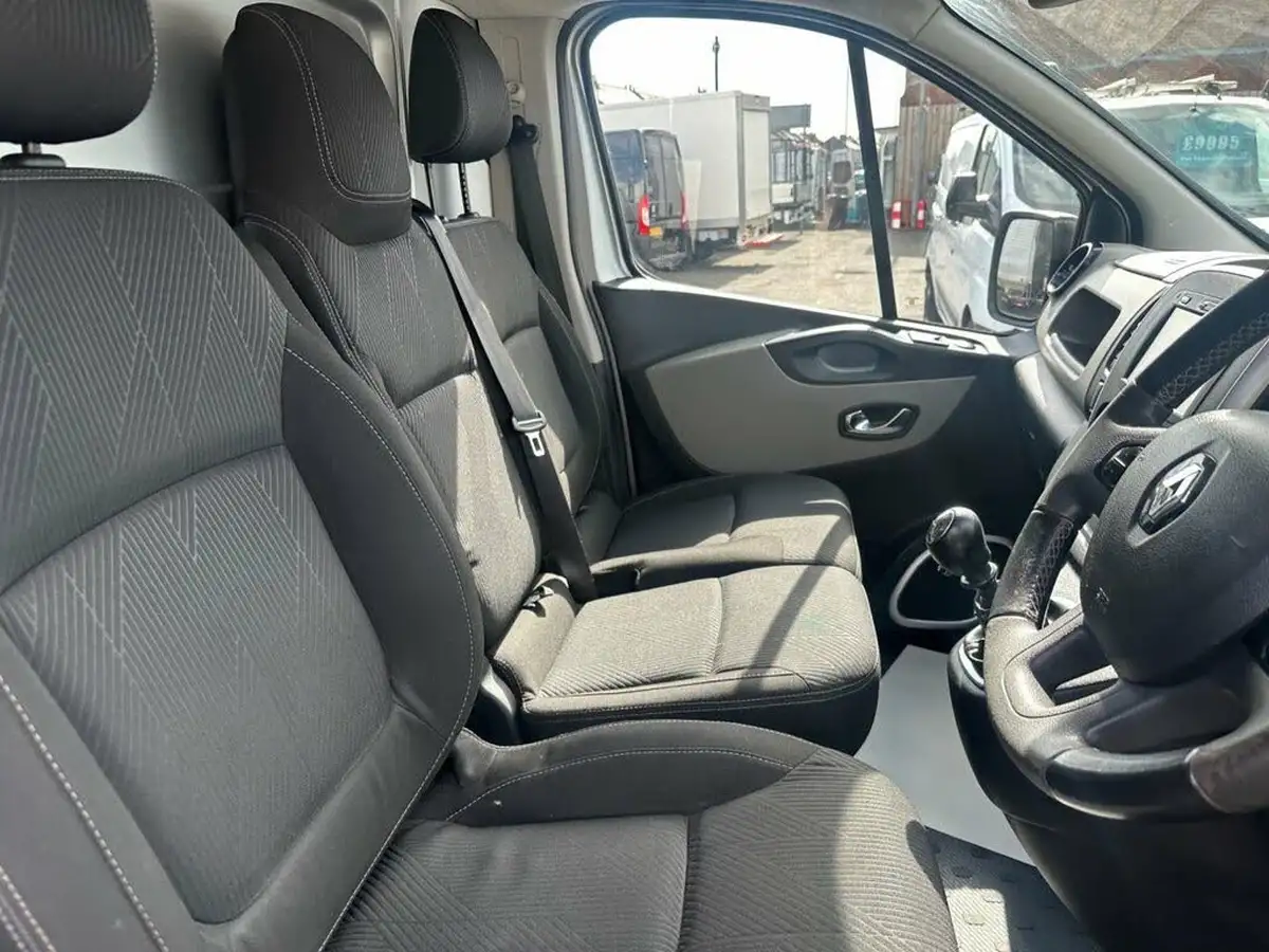 2015-renault-trafic-16dci-sl27-120-sport-low-roof-van-big-8