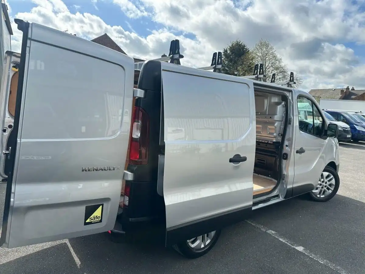 2015-renault-trafic-16dci-sl27-120-sport-low-roof-van-big-30