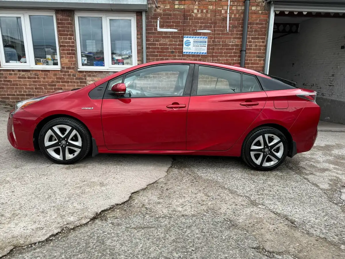 2016-toyota-prius-18-vvt-i-excel-big-3