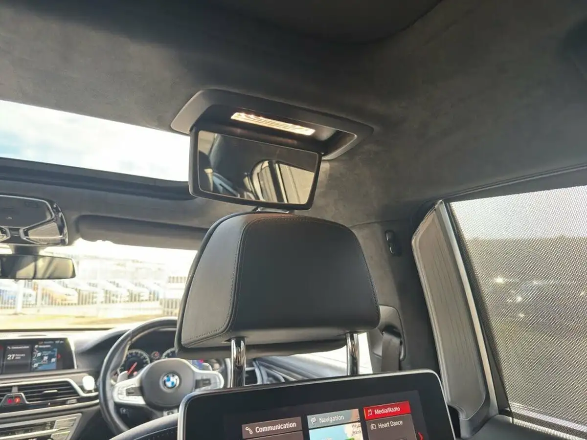 2018-bmw-7-series-66-m760li-big-49