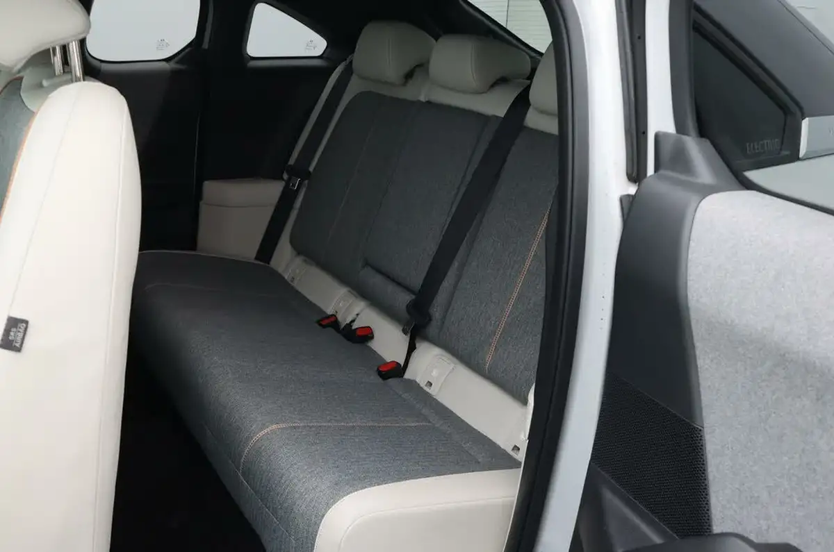 2021-mazda-mx-30-e-first-edition-big-16