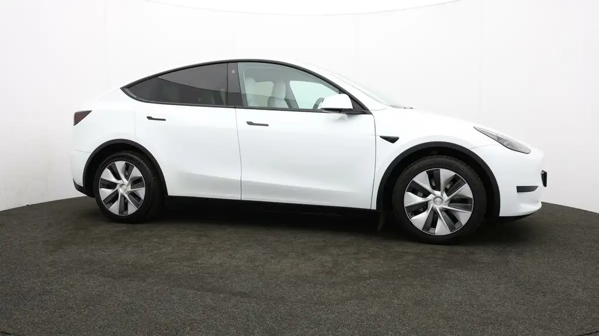2023-tesla-model-y-e-rwd-big-35