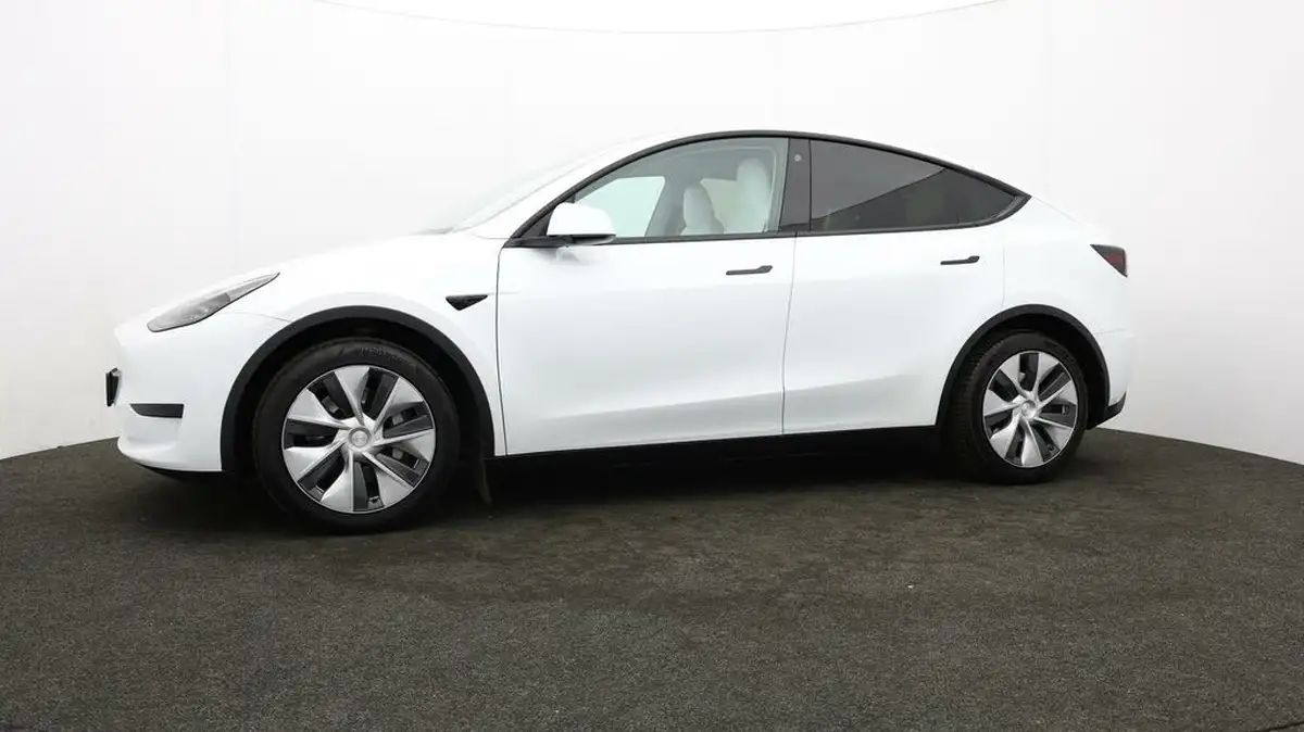 2023-tesla-model-y-e-rwd-big-59