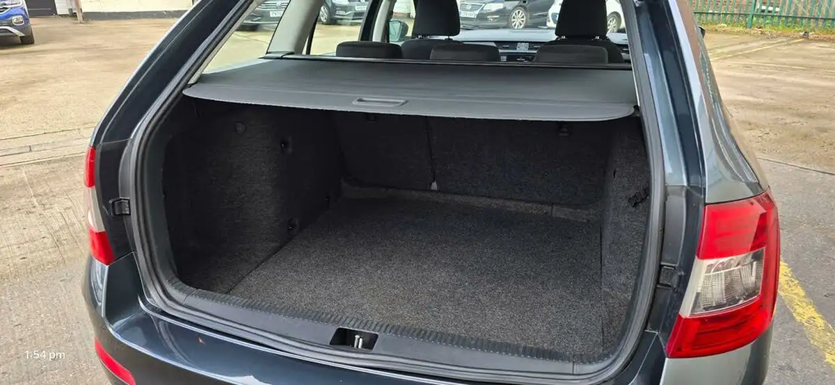 2014-skoda-octavia-16tdi-estate-dsg-big-37