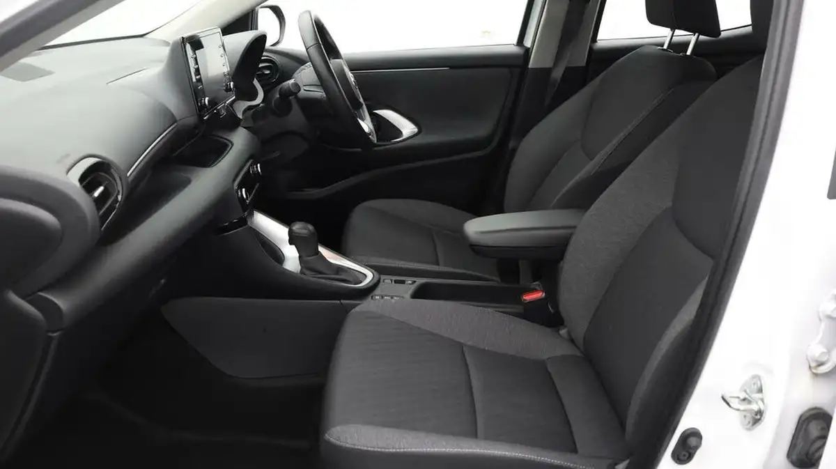 2022-toyota-yaris-15-vvt-i-icon-big-13