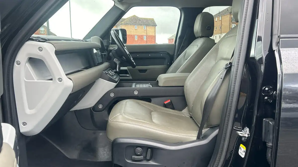 2022-land-rover-110-defender-30-p400-xs-edition-big-2