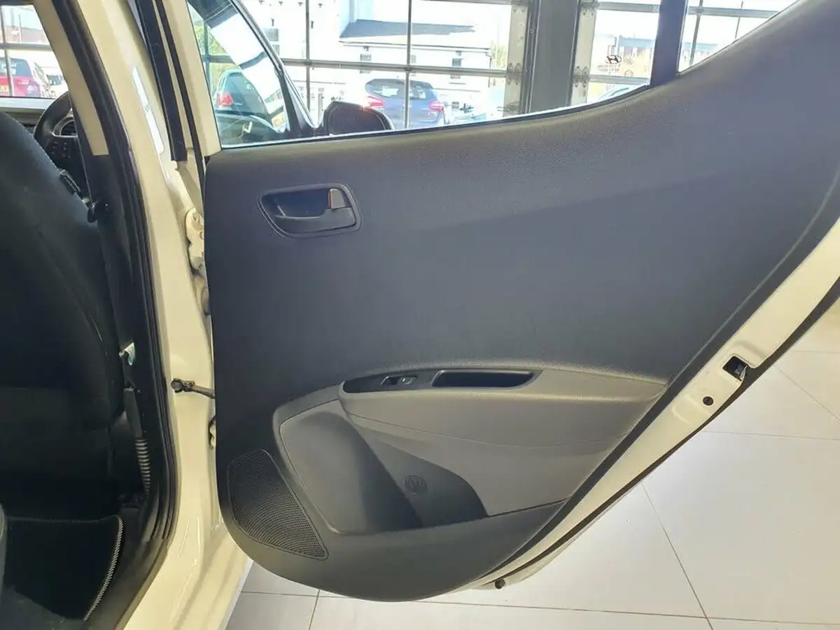 2018-hyundai-i10-12-se-big-23