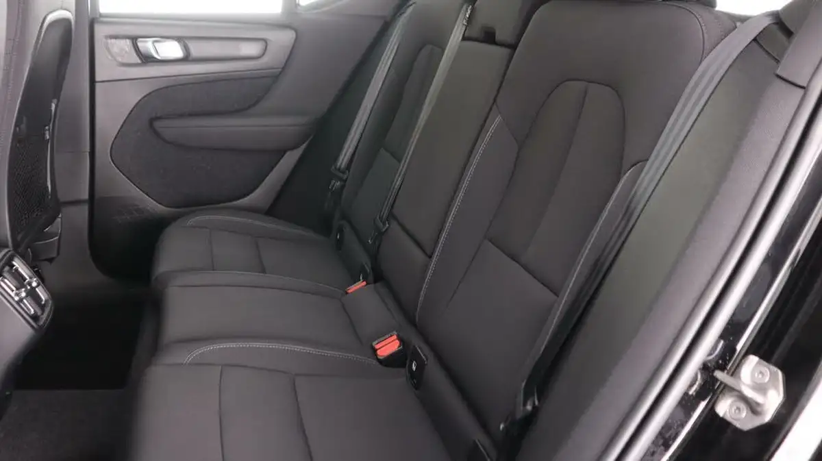 2021-volvo-xc40-15-t3-momentum-161bhp-auto-big-16