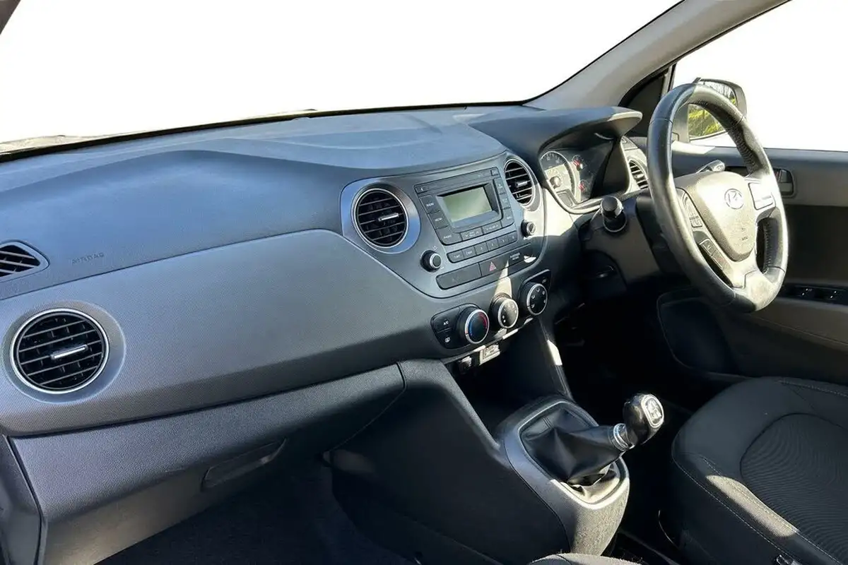 2018-hyundai-i10-10-se-67ps-big-1