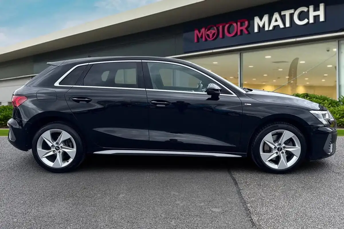 2022-audi-a3-14-40-tfsi-e-s-line-big-2