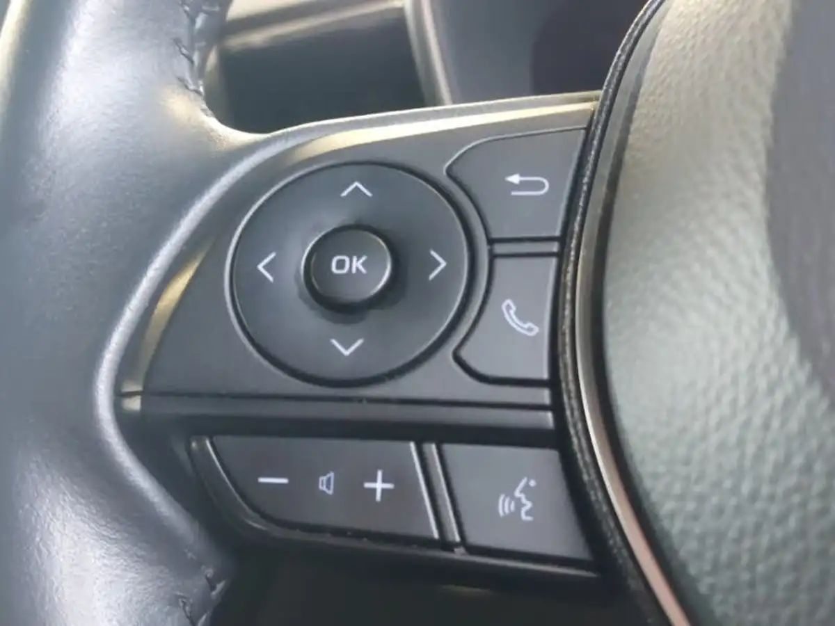 2022-toyota-corolla-20-vvt-i-icon-tech-hatchback-big-16