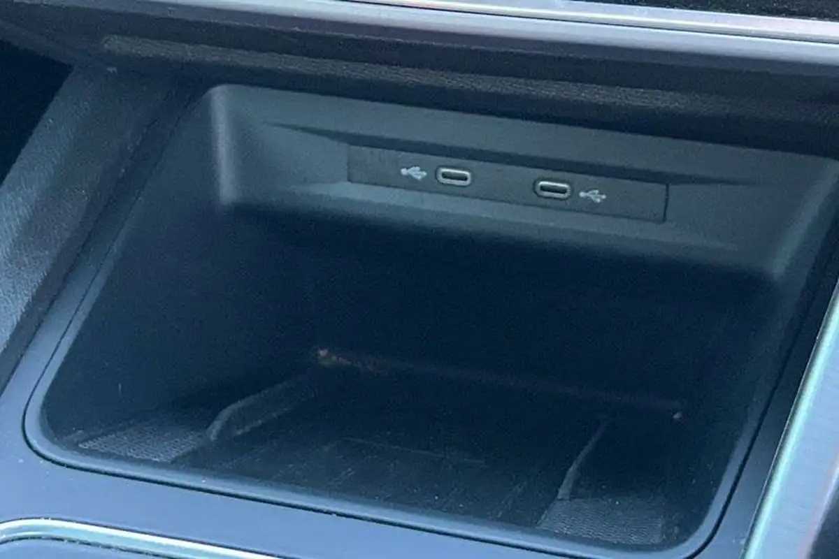 2020-seat-leon-15-etsi-fr-first-edition-hatchback-big-32