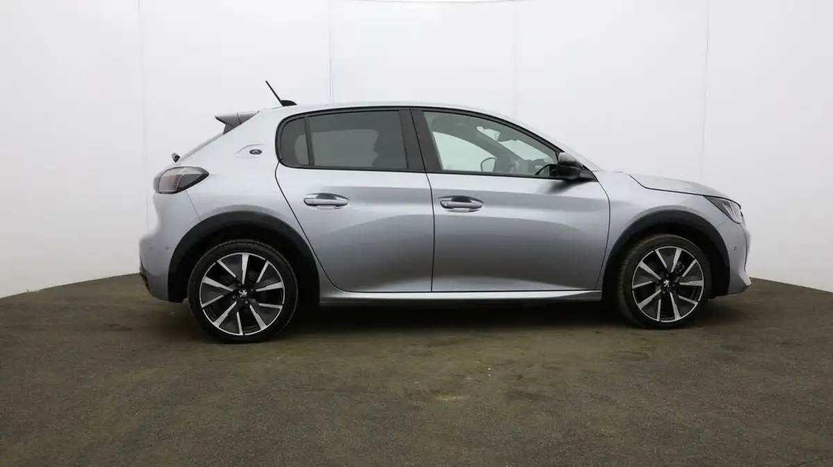 2021-peugeot-208-e-gt-50kwh-big-46
