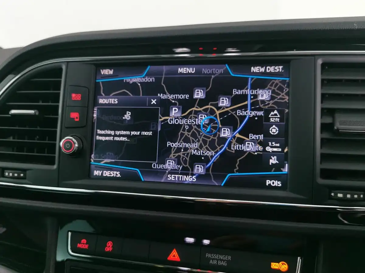 2017-seat-leon-14-ecotsi-fr-technology-hatchback-5d-big-5