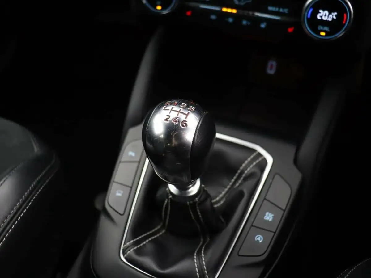 2020-ford-focus-20-st-hatchback-big-19