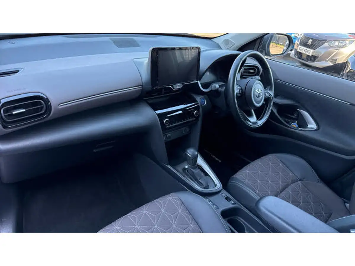 2022-toyota-yaris-cross-15-vvt-i-excel-big-8