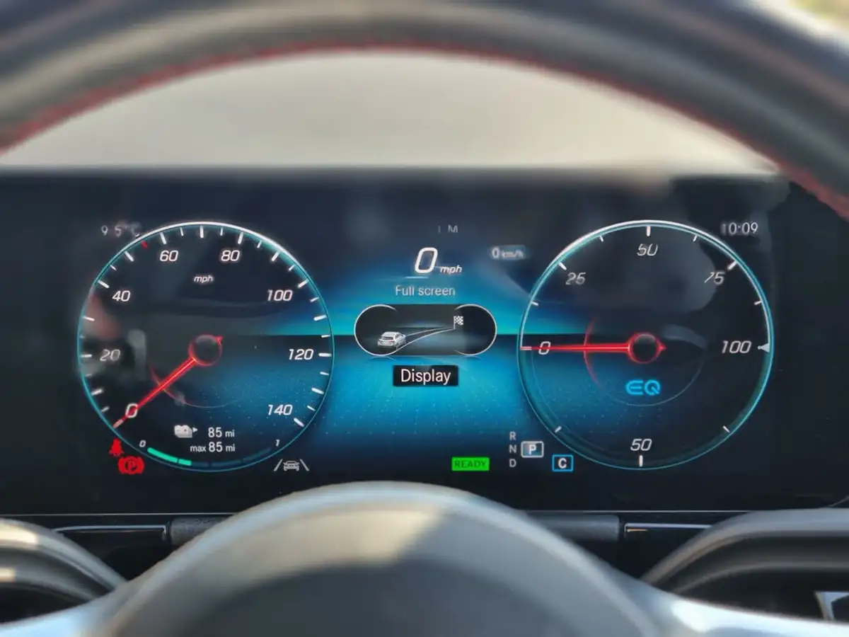 2021-mercedes-benz-eqa-e-eqa-250-amg-line-big-33