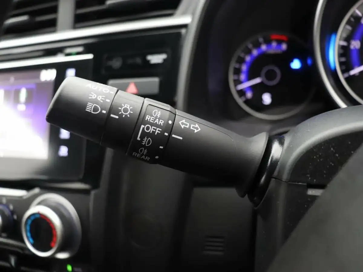 2019-honda-jazz-15-i-vtec-sport-navi-cvt-big-31