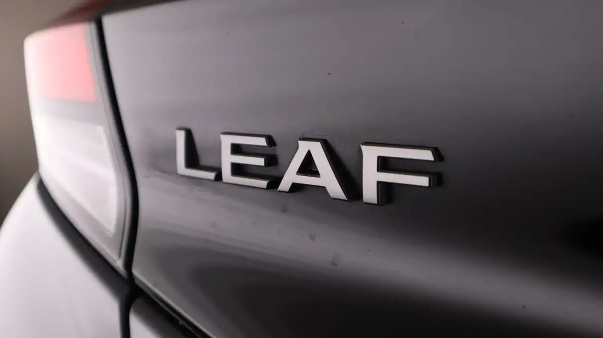 2022-nissan-leaf-e-e-tekna-59kwh-big-21
