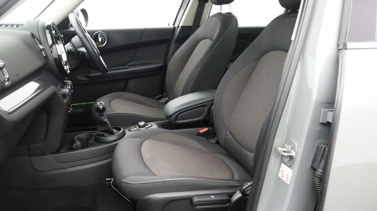 2021-mini-countryman-15-cooper-classic-big-13
