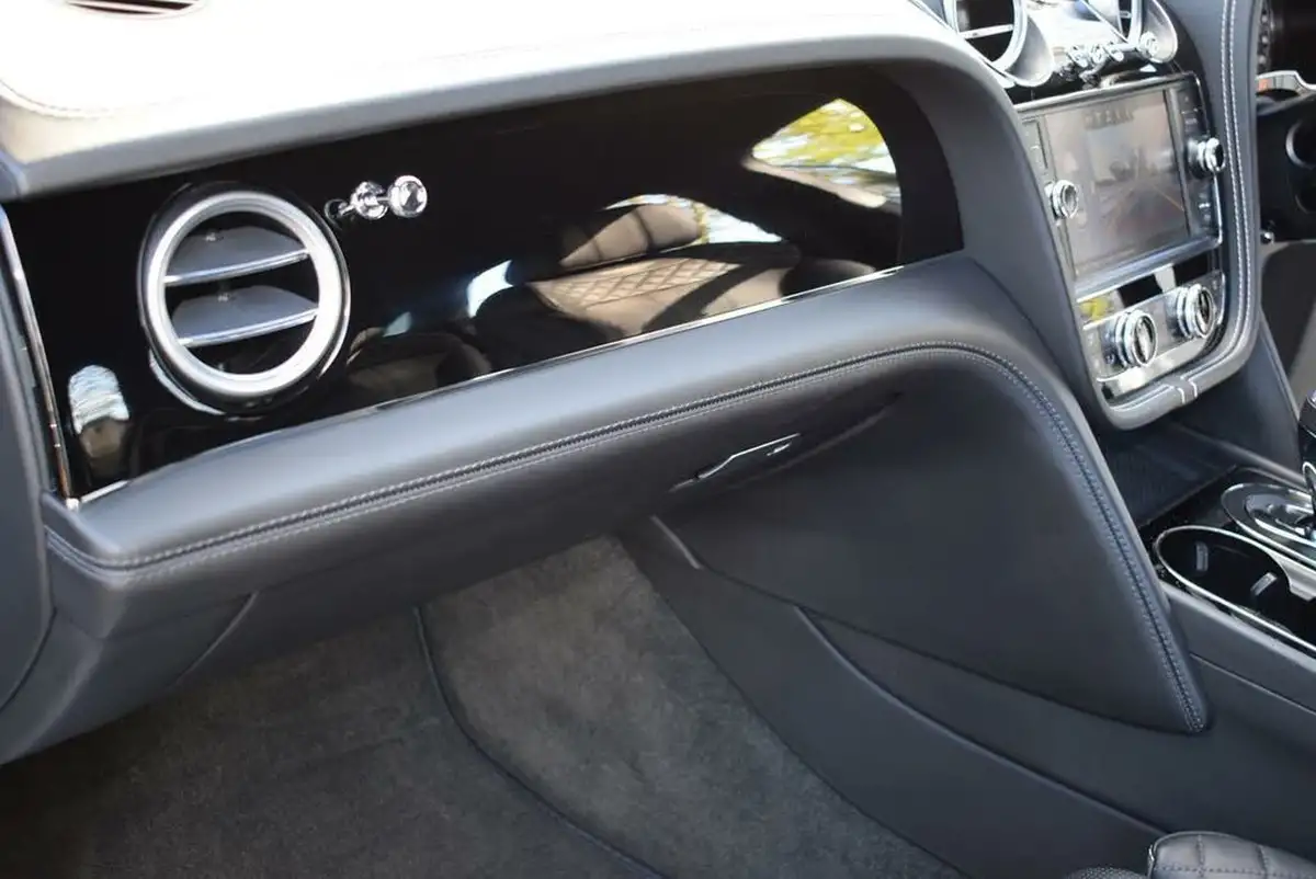 2016-bentley-bentayga-60-w12-big-25