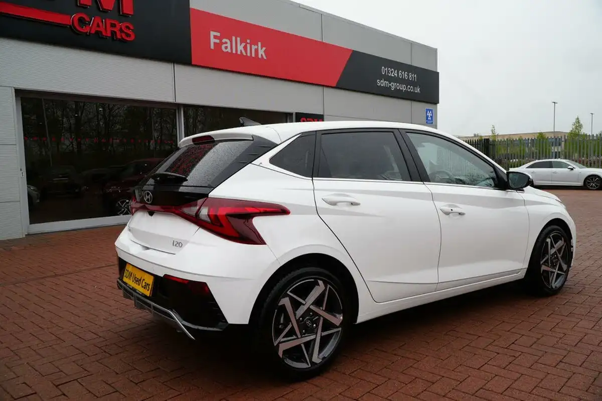 2024-hyundai-i20-10-t-gdi-ultimate-dct-big-17