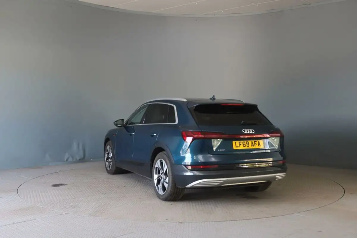 2019-audi-e-tron-55e-big-2