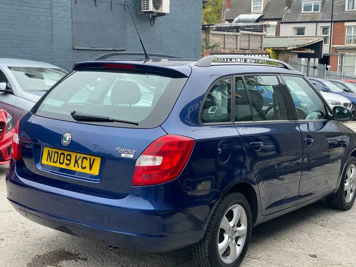 2009-skoda-fabia-14-2-estate-big-4
