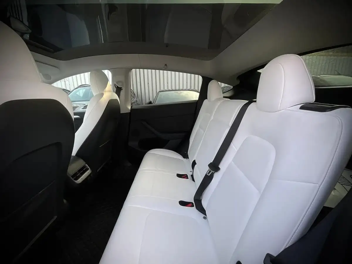 2022-tesla-model-y-e-long-range-big-14