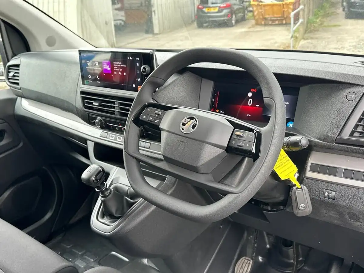 2025-vauxhall-vivaro-15td-xl-pro-big-4
