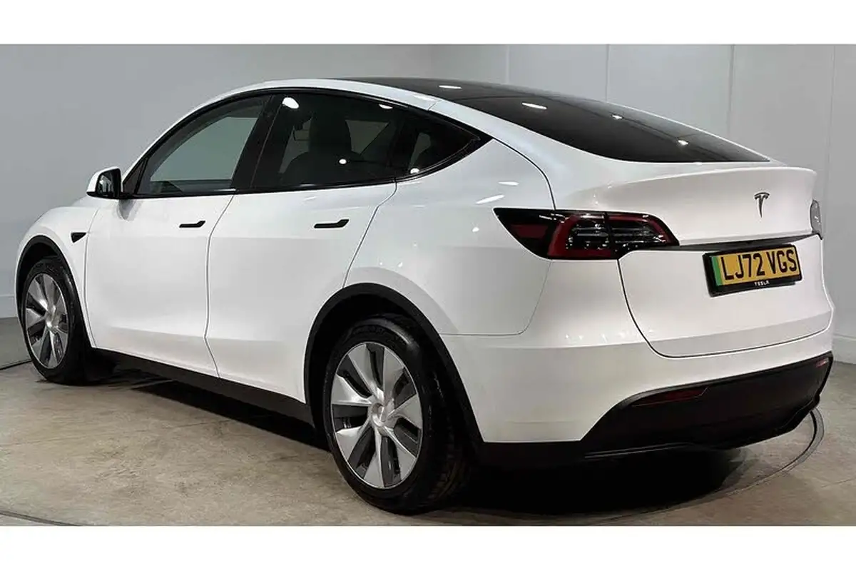 2023-tesla-model-y-e-rwd-big-9