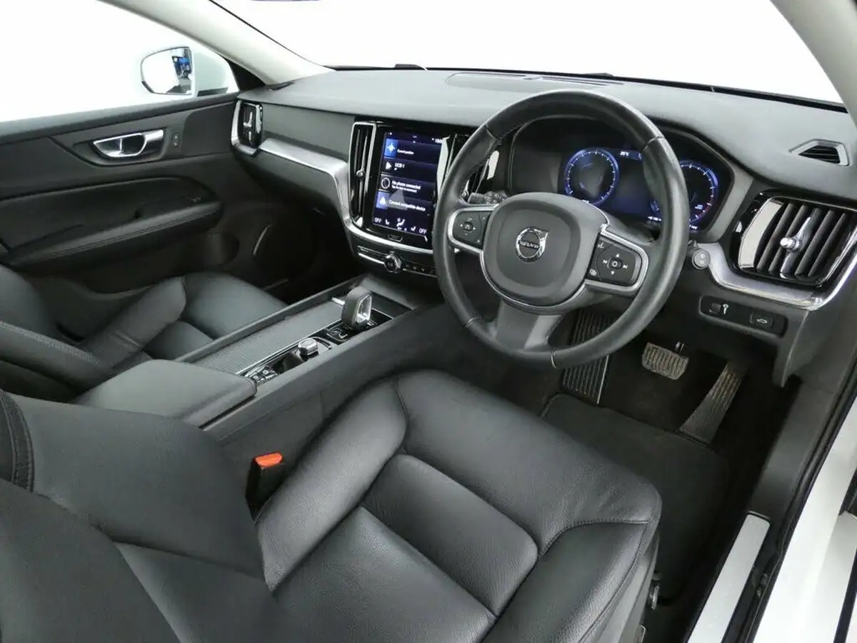 2022-volvo-v60-20-b3-momentum-161bhp-big-7