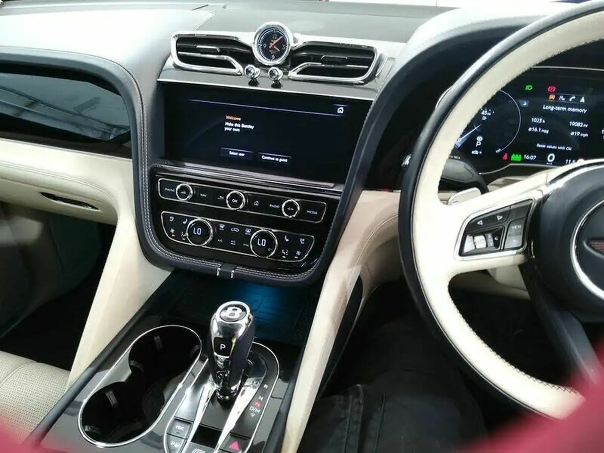 2021-bentley-bentayga-40-v8-big-5