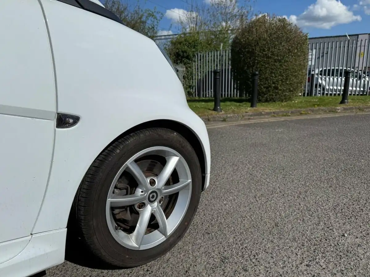 2013-smart-fortwo-10-edition-21-coupe-big-7