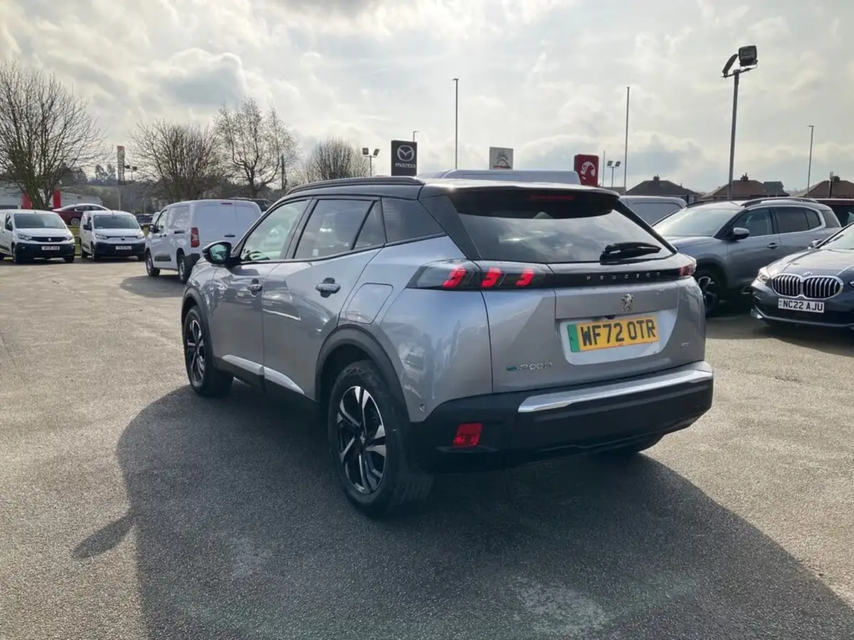 2021-peugeot-2008-suv-e-gt-big-21