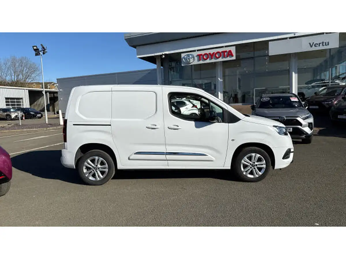 2023-toyota-proace-city-15d-design-100hpeu6d-big-15