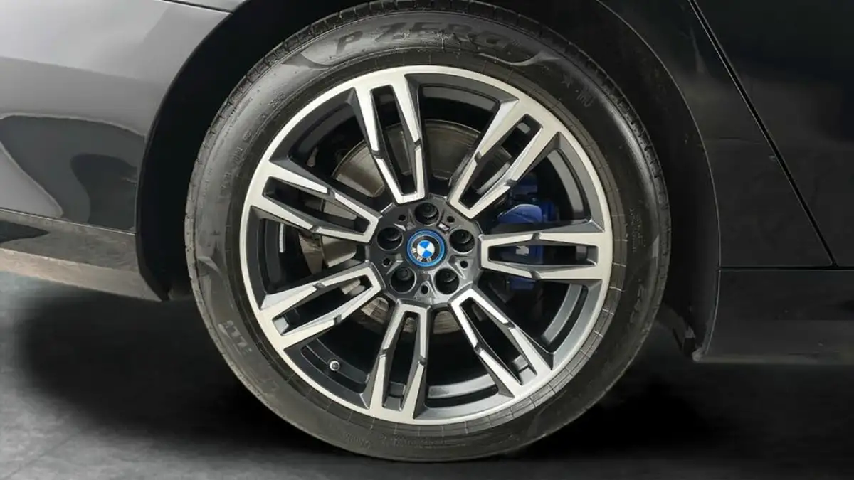 2024-bmw-5-series-e-i5-edrive40-m-sport-saloon-4d-big-18