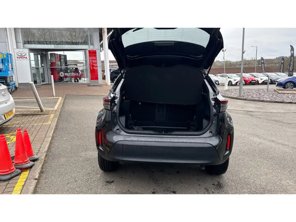 2022-toyota-yaris-15-vvt-i-design-panoramic-roof-big-13