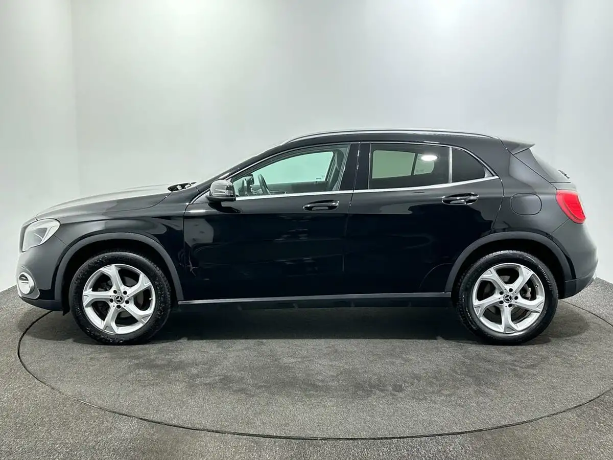 2017-mercedes-benz-gla-class-21d-gla-200d-sport-ss-7g-dct-big-3