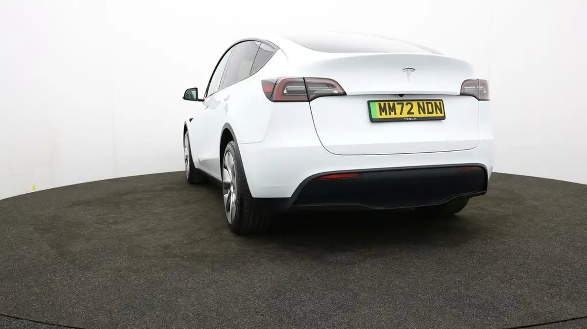 2022-tesla-model-y-e-rwd-big-25