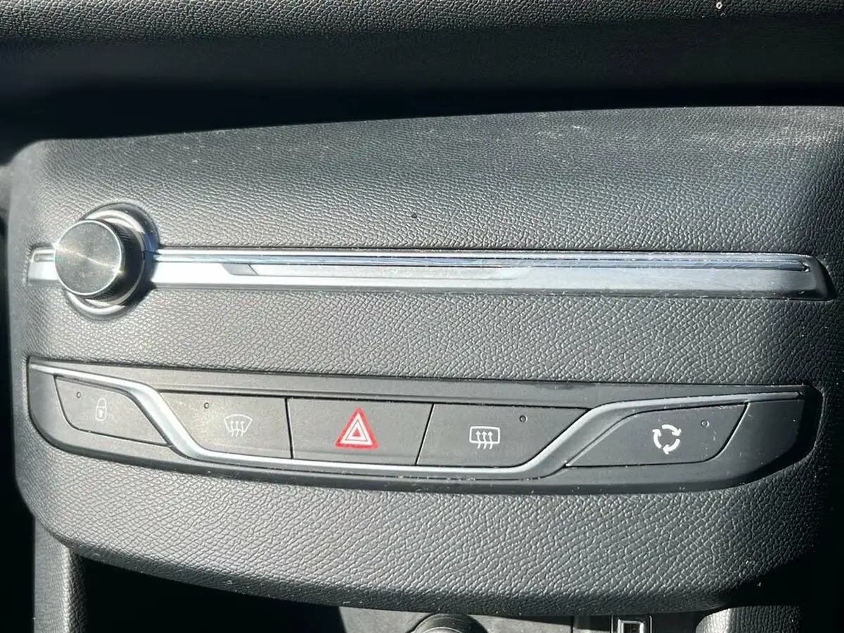 2018-peugeot-308-12-puretech-allure-130bhp-big-36