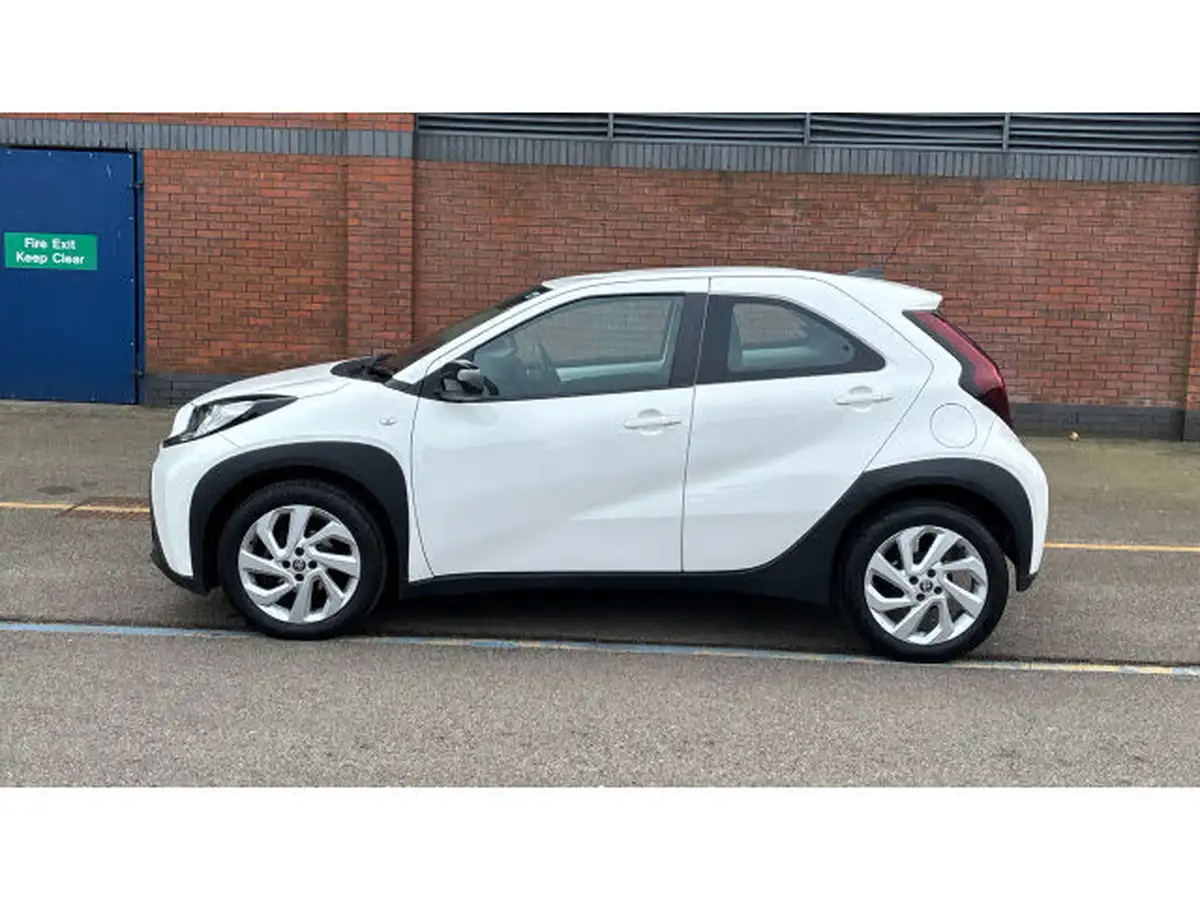 2022-toyota-aygo-x-10-vvt-i-pure-big-16