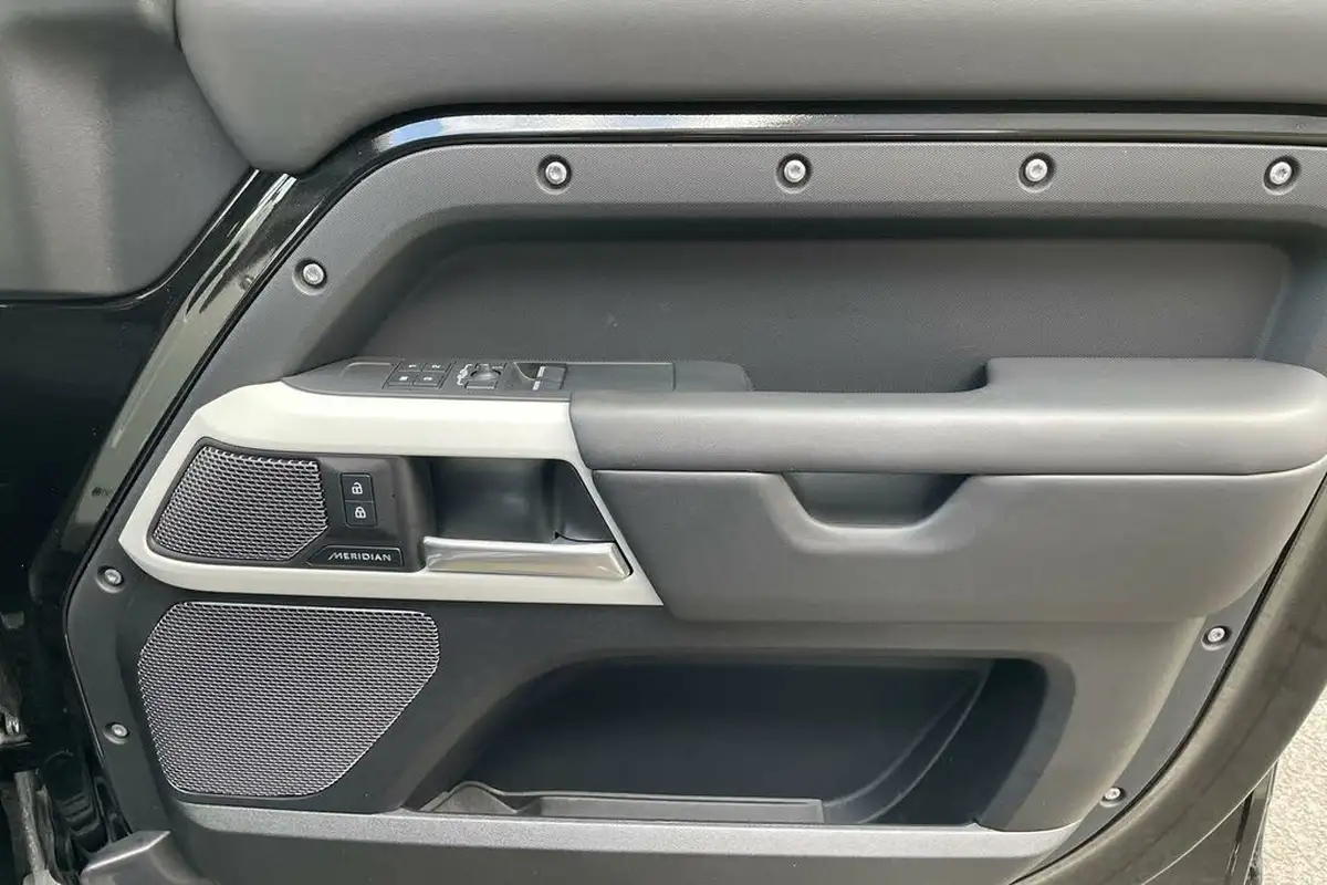 2024-land-rover-110-defender-30-d300-hard-top-x-dynamic-hse-110-big-47
