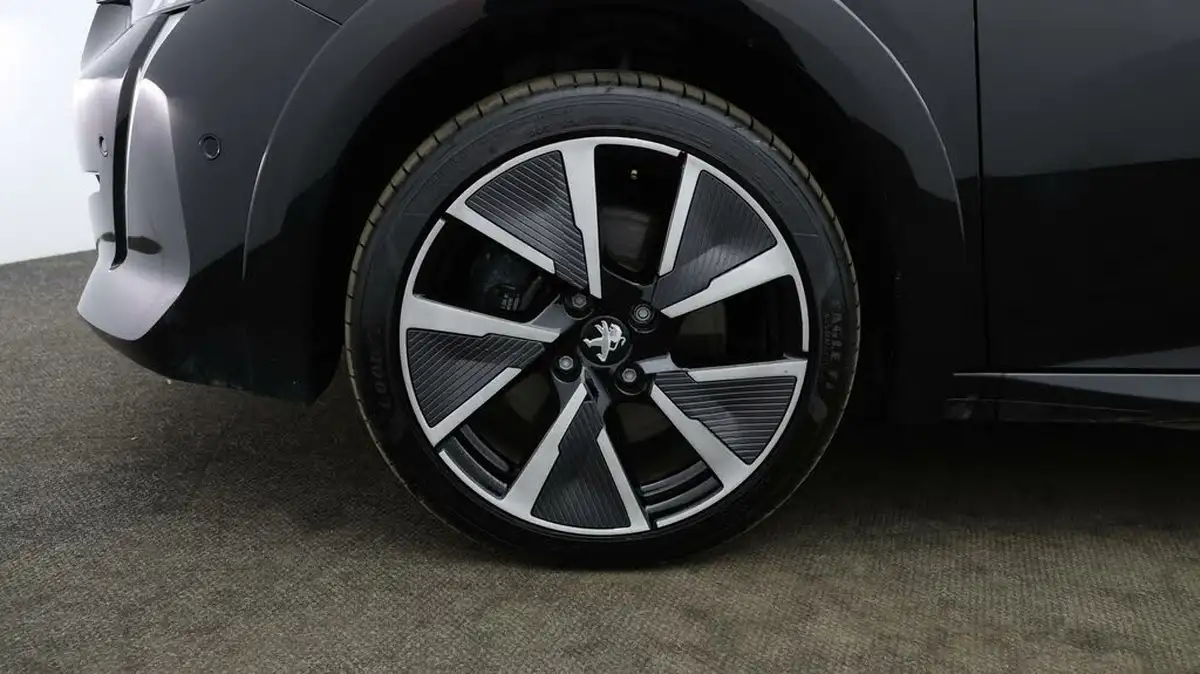 2021-peugeot-208-e-gt-premium-big-17