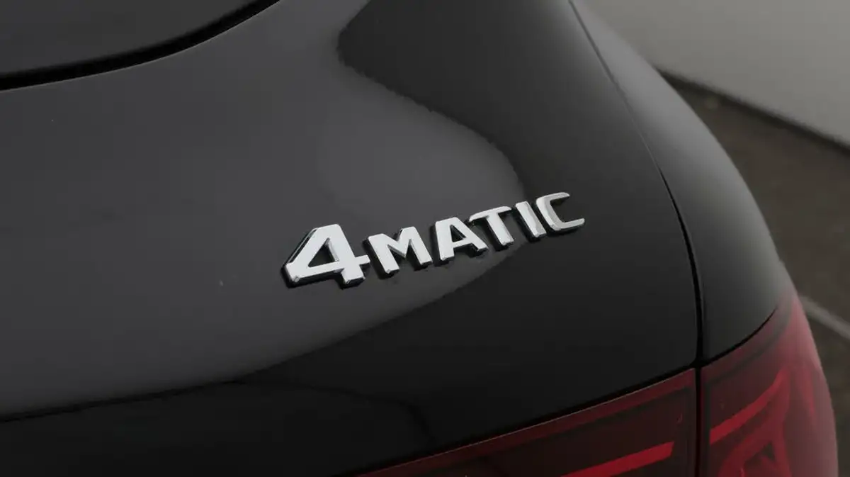 2021-mercedes-benz-glc-class-20d-glc220d-amg-line-station-wagon-5d-1950cc-4matic-plus-big-22